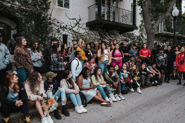 ¿Cuáles son los mejores enfoques para aumentar el compromiso de los clientes en línea?