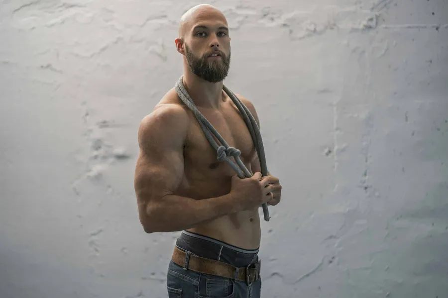 ¿Cómo optimizar tu plan de entrenamiento para el levantamiento de pesas en el gimnasio?